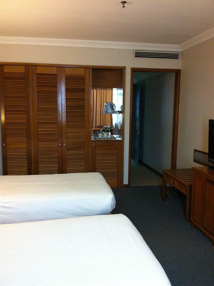 Kingwood Hotel Kuching Extérieur photo