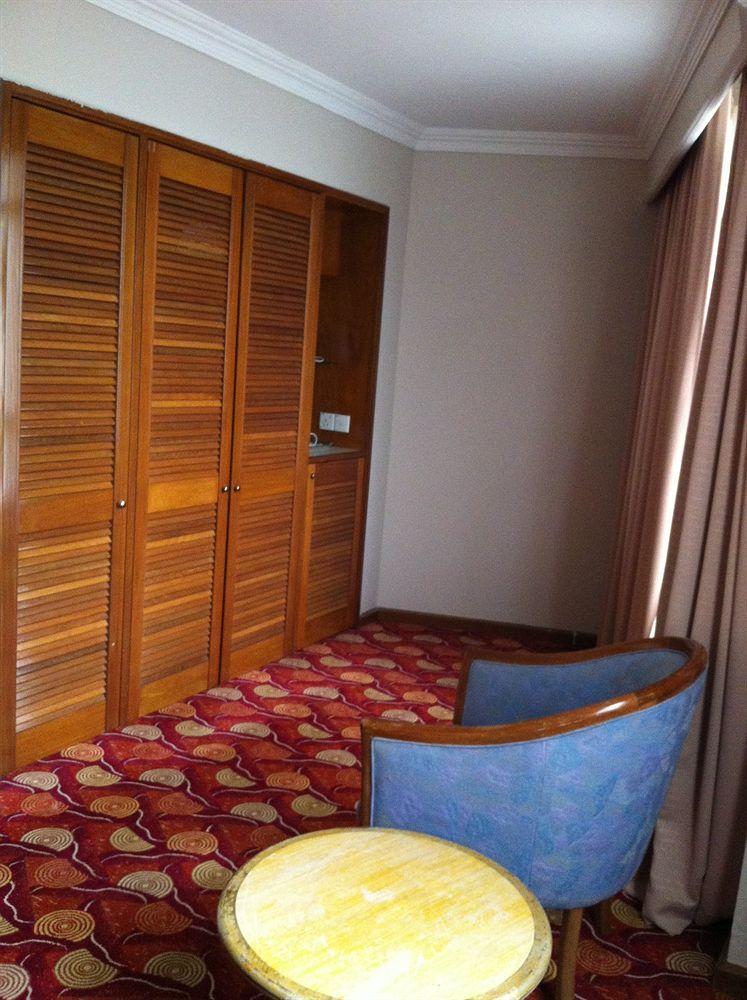Kingwood Hotel Kuching Extérieur photo